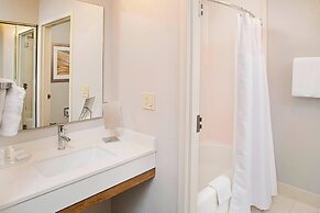 Courtyard by Marriott West Palm Beach Airport
