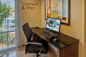 Fairfield Inn & Suites by Marriott Near Universal Orlando