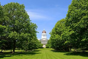 Maine Evergreen Hotel, Ascend Hotel Collection