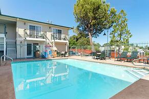 Best Western Cedar Inn & Suites