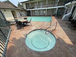 Best Western Cedar Inn & Suites