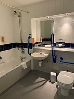 Days Inn by Wyndham Michaelwood M5