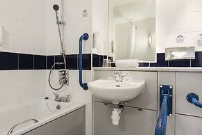 Days Inn by Wyndham Michaelwood M5
