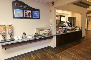 Hotel Days Inn By Wyndham Calgary Airport, Calgary, Canada - Lowest 