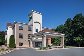 Holiday Inn Express & Suites Albermarle by IHG