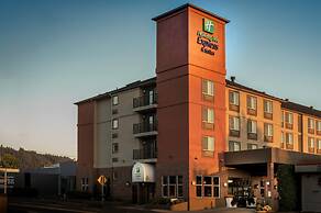 Holiday Inn Express Hotel & Suites Portland-NW Downtown, an IHG Hotel