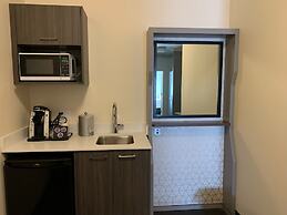 Holiday Inn Victoria Elk Lake by IHG