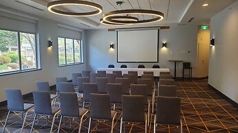 Holiday Inn Victoria Elk Lake by IHG