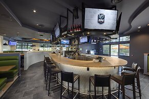 Holiday Inn Victoria Elk Lake by IHG