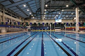 Holiday Inn Victoria Elk Lake by IHG