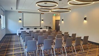 Holiday Inn Victoria Elk Lake by IHG