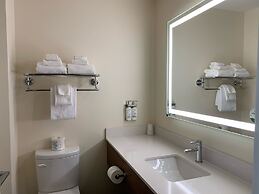 Holiday Inn Victoria Elk Lake by IHG