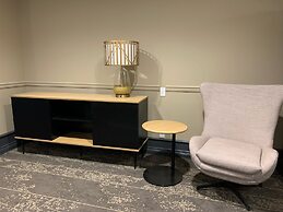 Holiday Inn Victoria Elk Lake by IHG