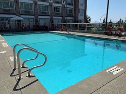 Holiday Inn Victoria Elk Lake by IHG