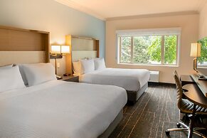 Holiday Inn Victoria Elk Lake by IHG