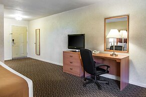 Quality Inn & Suites at Coos Bay