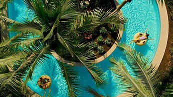 The Ritz-Carlton Naples, Tiburón