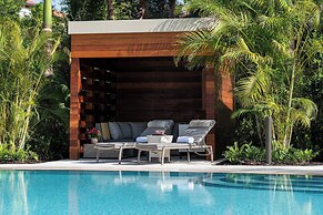 The Ritz-Carlton Naples, Tiburón