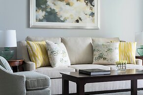 The Ritz-Carlton Naples, Tiburón