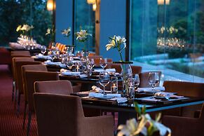 Lakeside Chalet - Mumbai, Marriott Executive Apartments