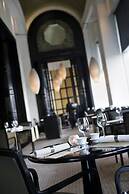 Lakeside Chalet - Mumbai, Marriott Executive Apartments