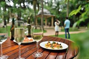 Lakeside Chalet - Mumbai, Marriott Executive Apartments