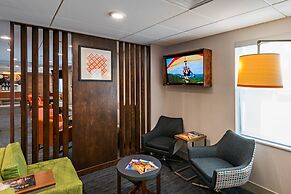 Holiday Inn Express Hotel & Suites PEORIA NORTH - GLENDALE by IHG