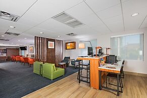 Holiday Inn Express Hotel & Suites PEORIA NORTH - GLENDALE by IHG