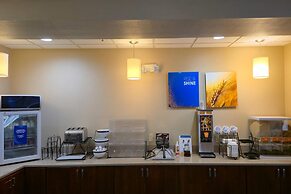 Comfort Inn & Suites Grafton - Cedarburg