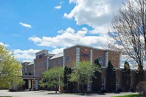 Comfort Inn & Suites Grafton - Cedarburg