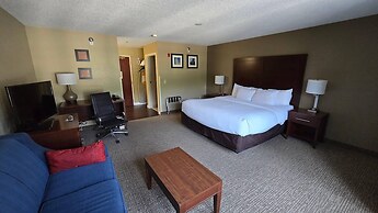 Comfort Inn & Suites Grafton - Cedarburg