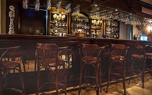AX The Victoria Hotel