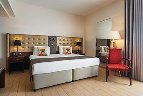 AX The Victoria Hotel