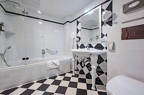 AX The Victoria Hotel