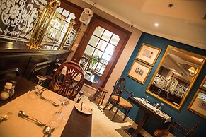 AX The Victoria Hotel