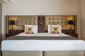 AX The Victoria Hotel