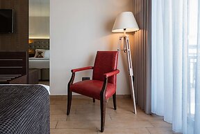 AX The Victoria Hotel
