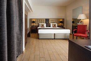 AX The Victoria Hotel