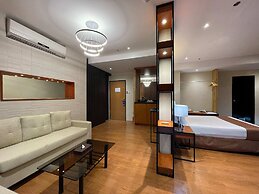 The Golden Peak Hotel & Suites powered by Cocotel