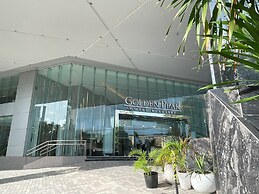 The Golden Peak Hotel & Suites powered by Cocotel