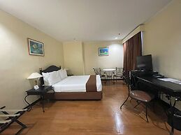 The Golden Peak Hotel & Suites powered by Cocotel