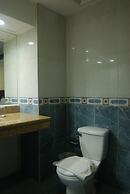 The Golden Peak Hotel & Suites powered by Cocotel