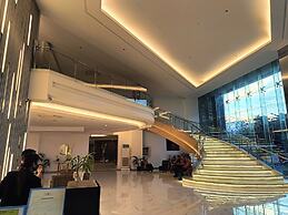 The Golden Peak Hotel & Suites powered by Cocotel