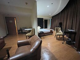 The Golden Peak Hotel & Suites powered by Cocotel