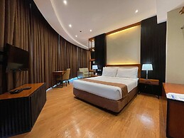 The Golden Peak Hotel & Suites powered by Cocotel