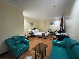 The Golden Peak Hotel & Suites powered by Cocotel