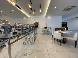 The Golden Peak Hotel & Suites powered by Cocotel