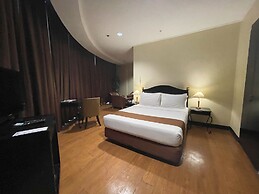 The Golden Peak Hotel & Suites powered by Cocotel