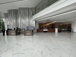 The Golden Peak Hotel & Suites powered by Cocotel