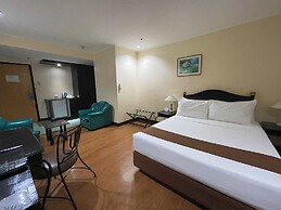 The Golden Peak Hotel & Suites powered by Cocotel